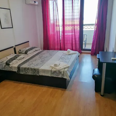 Golden Dunes Apartment *